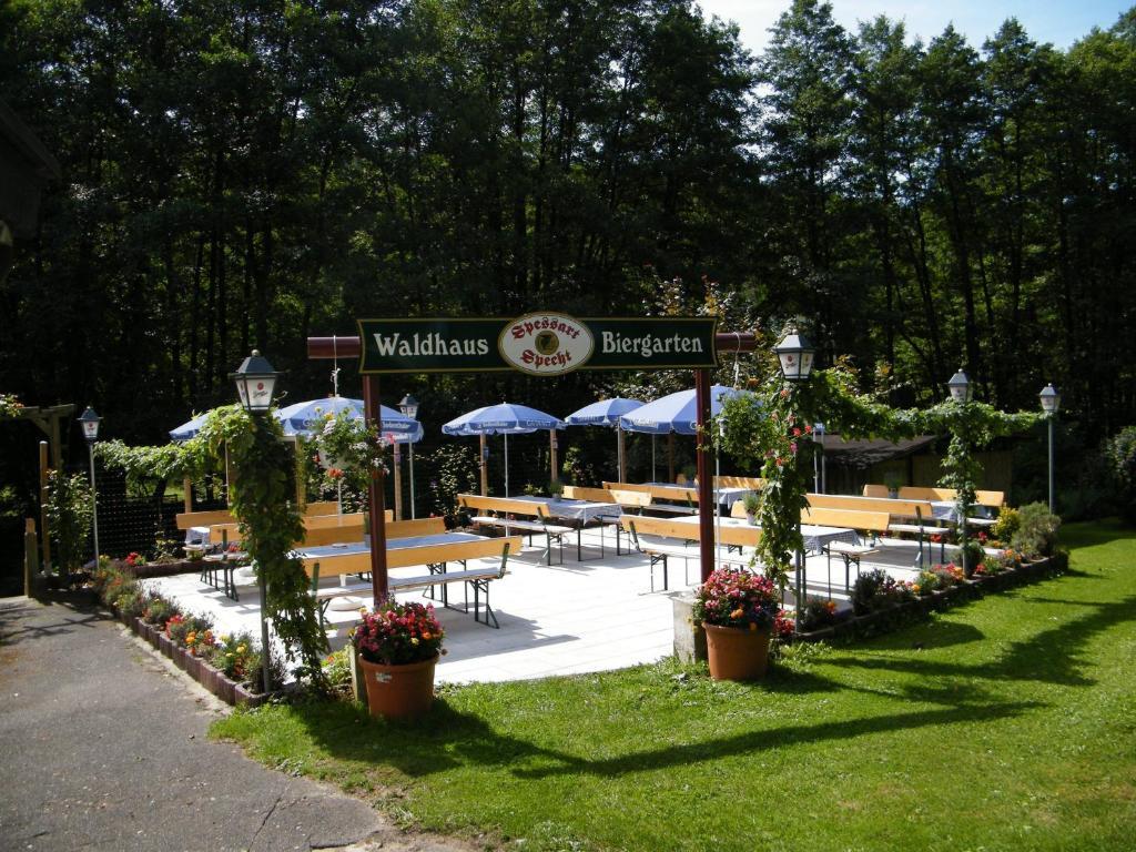 Hotel Waldhaus Mespelbrunn Exterior foto